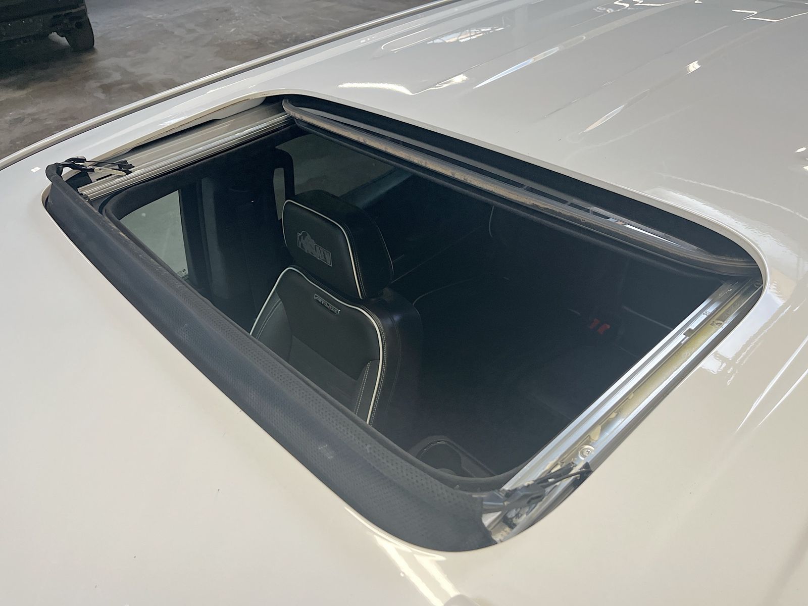 Used 2025 White GMC AT4X image 23