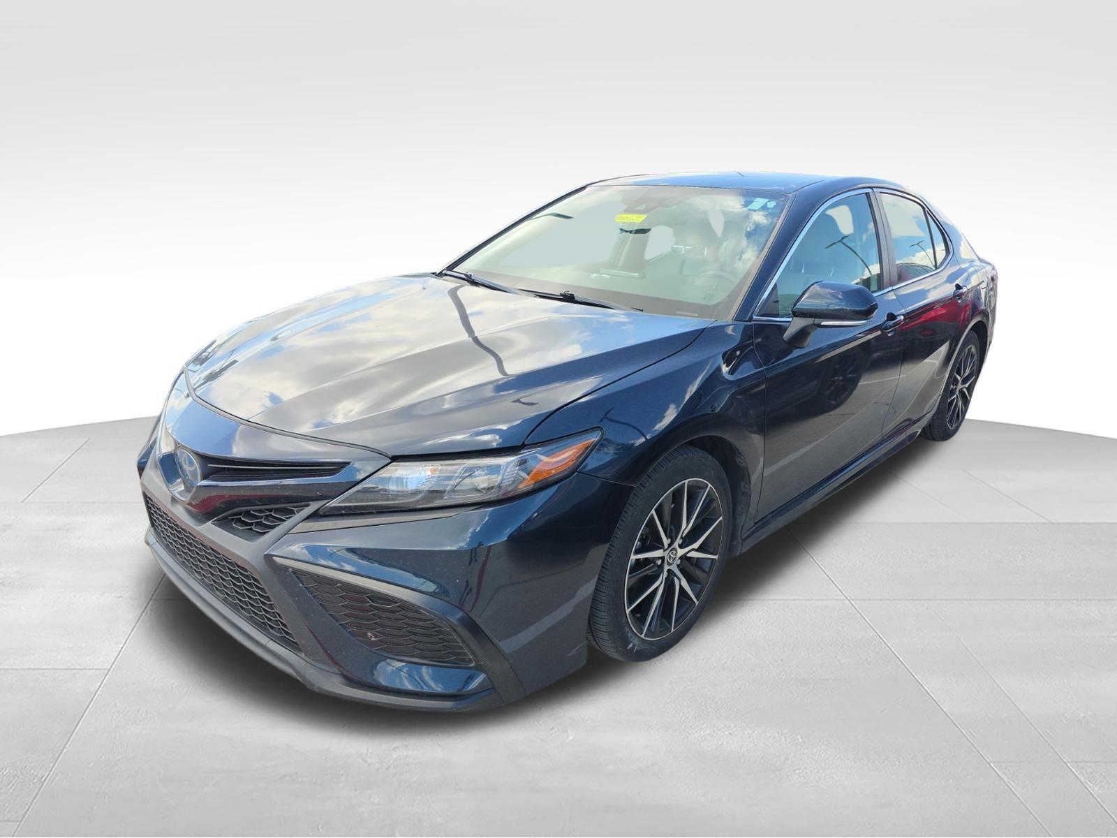 2021 Toyota Camry Hybrid SE