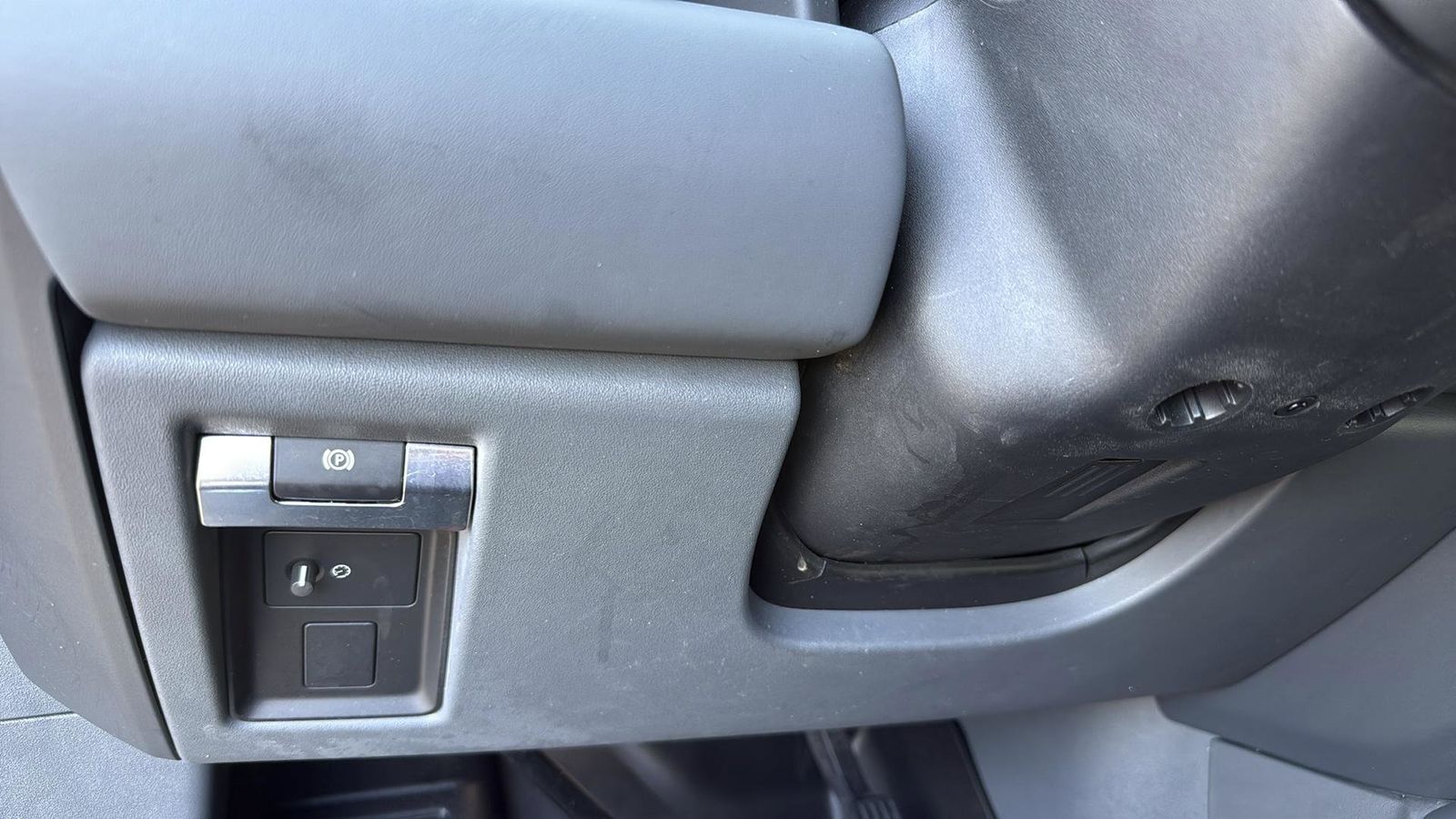 Used Car 2024 Land Rover Defender 130  X-dynamic Se For Sale Under $70,000 In Austin, Texas