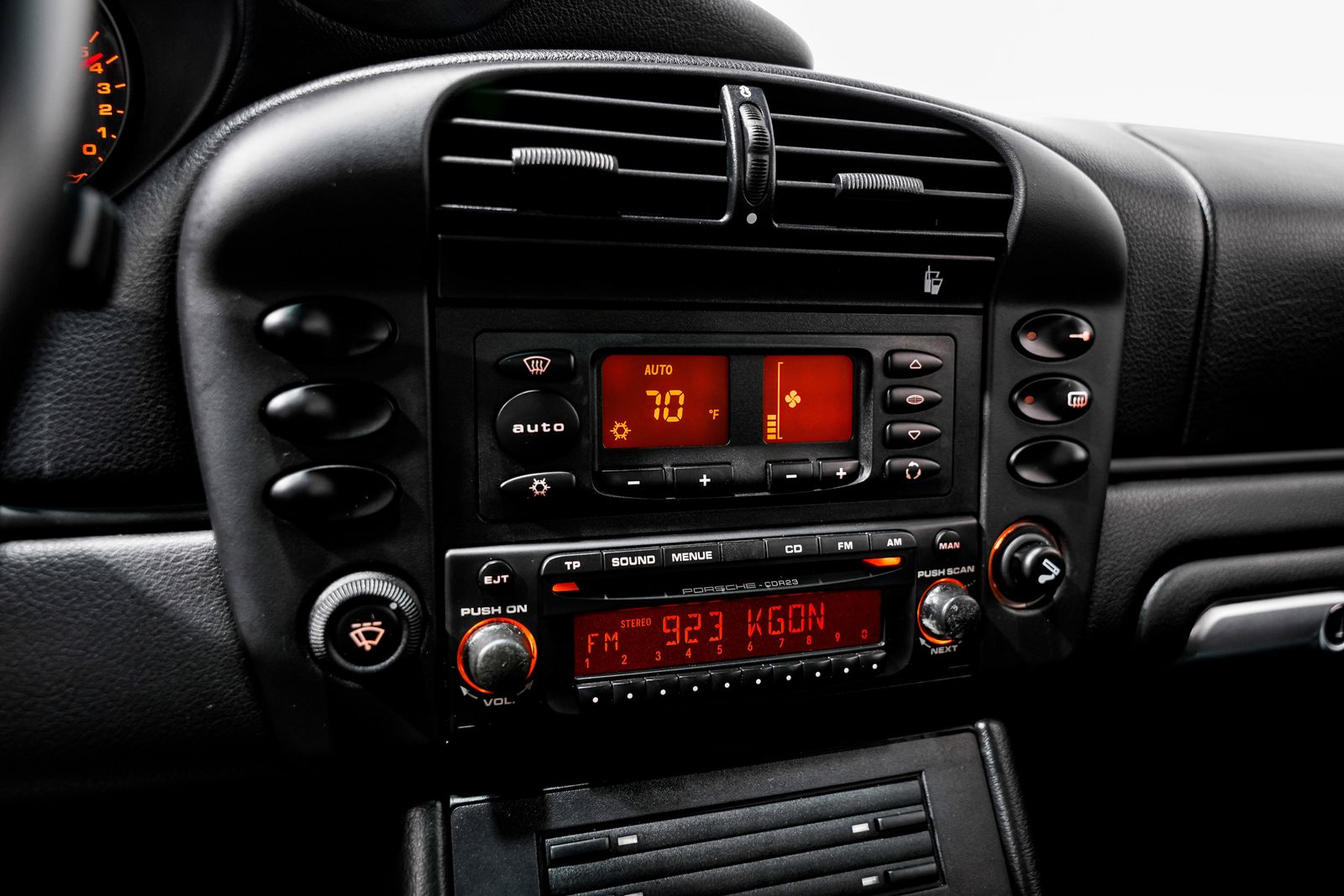2004 Porsche 911 Carrera — photo 11