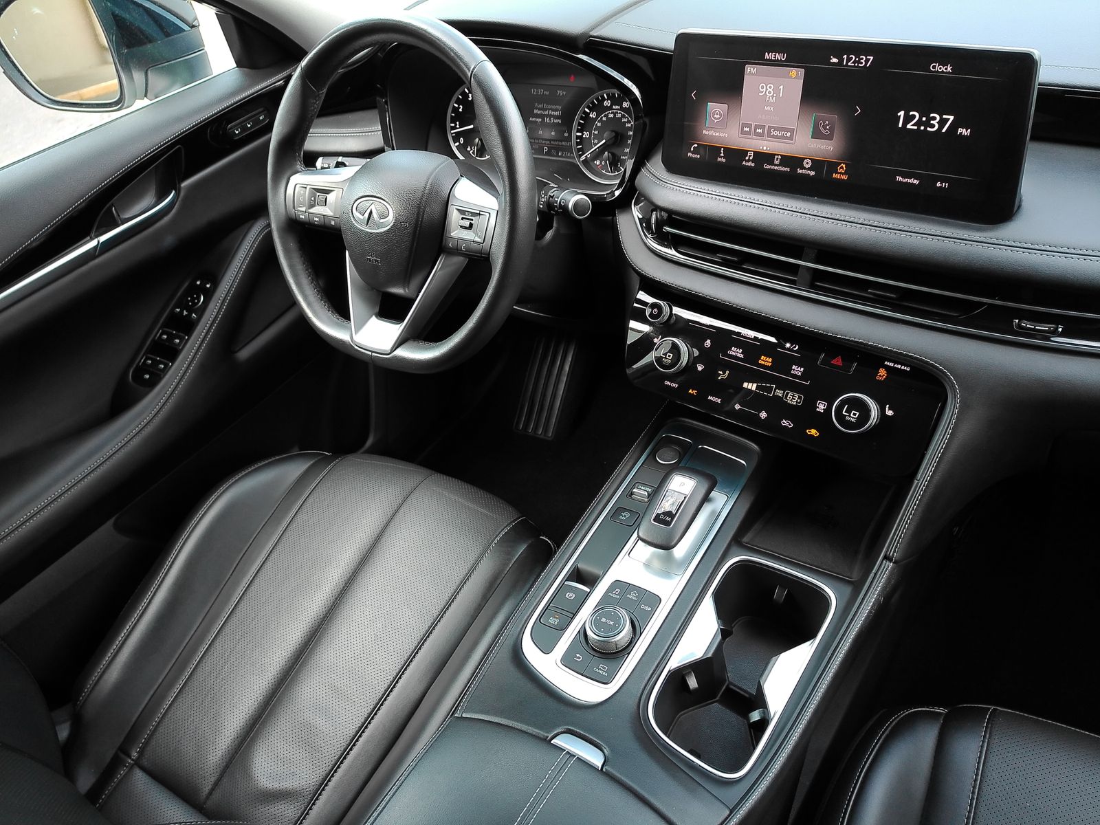 Used 2023 White INFINITI PURE image 38