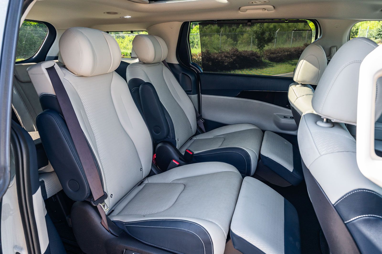 Used 2025 Kia Carnival Van