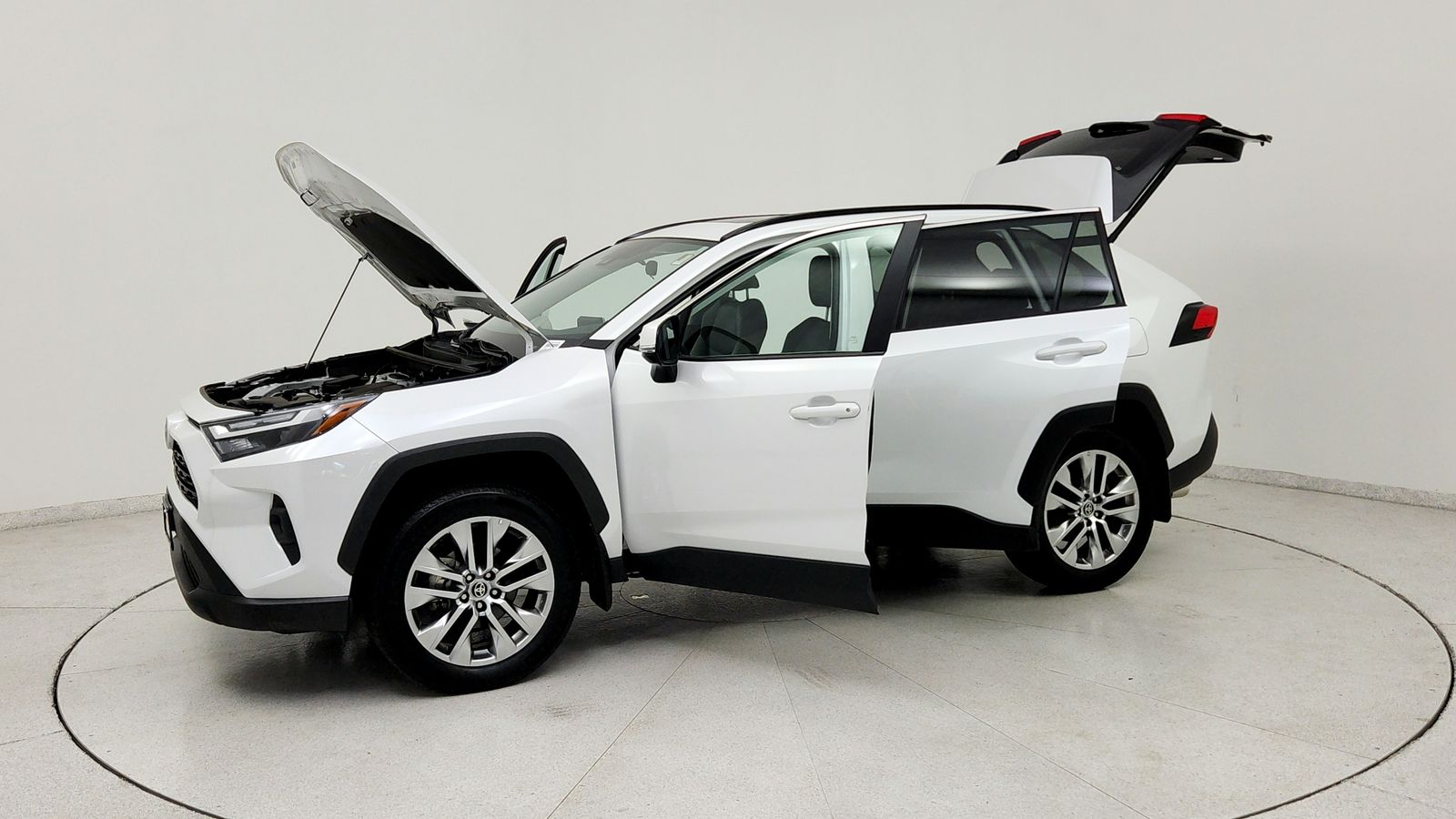Used 2025 Beige Toyota XLE Premium image 12