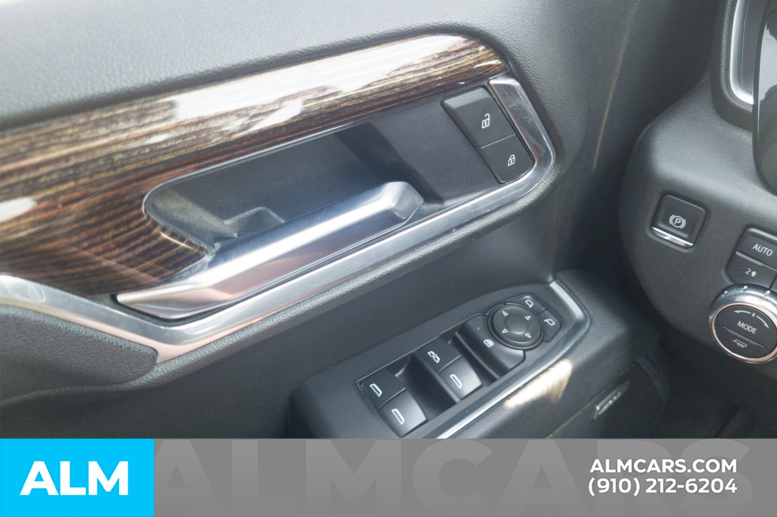 Used 2025 Sterling Metallic GMC Elevation image 33