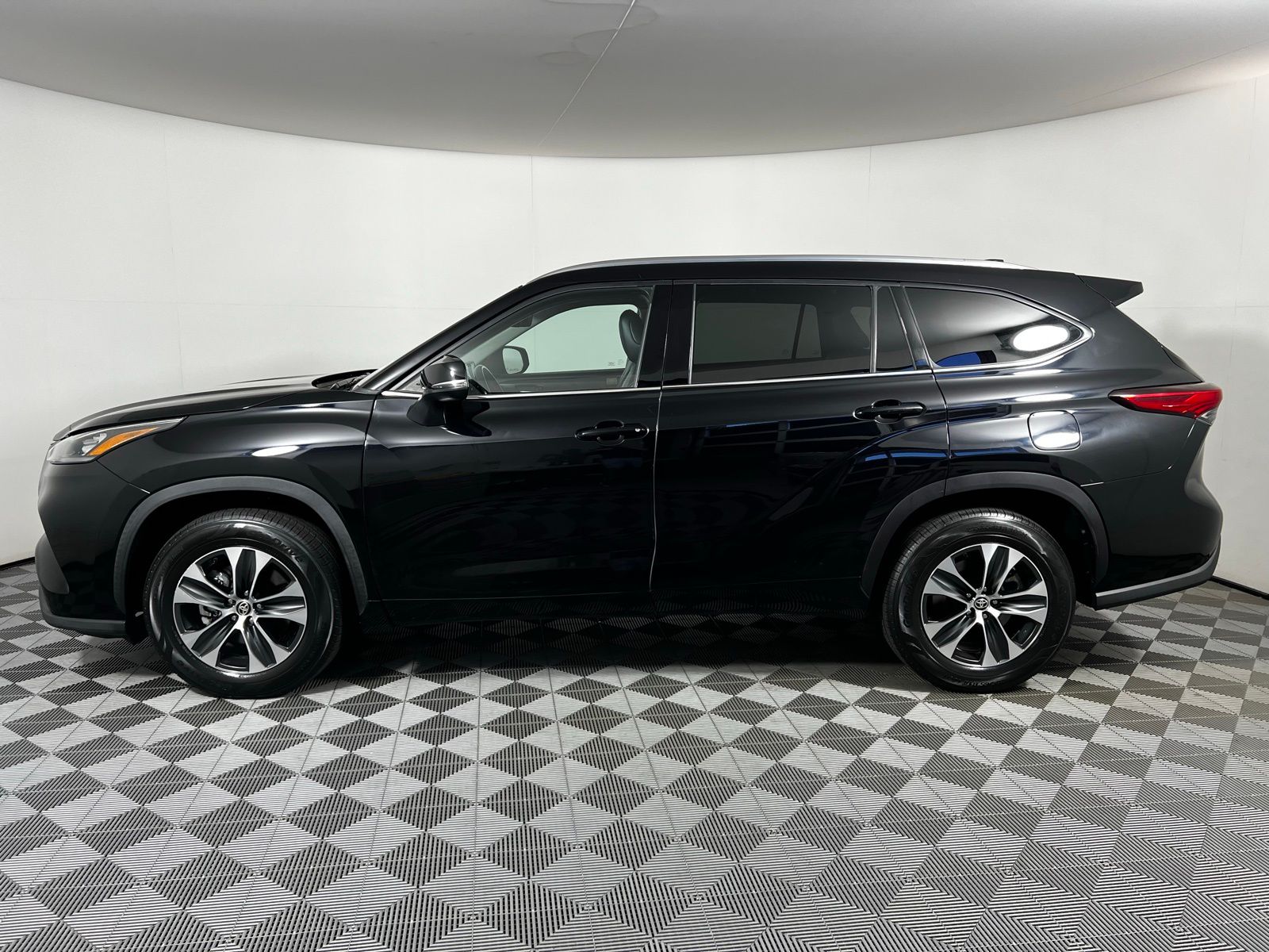 2020 Toyota Highlander XLE 8