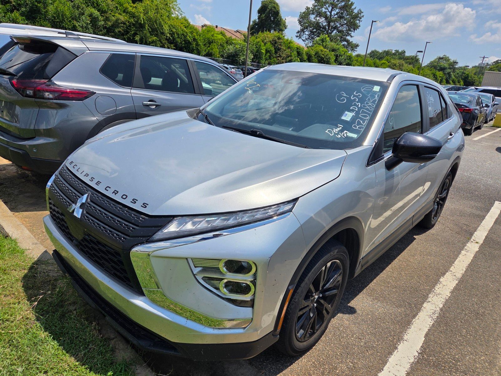 Used 2024 Silver Mitsubishi LE image 3