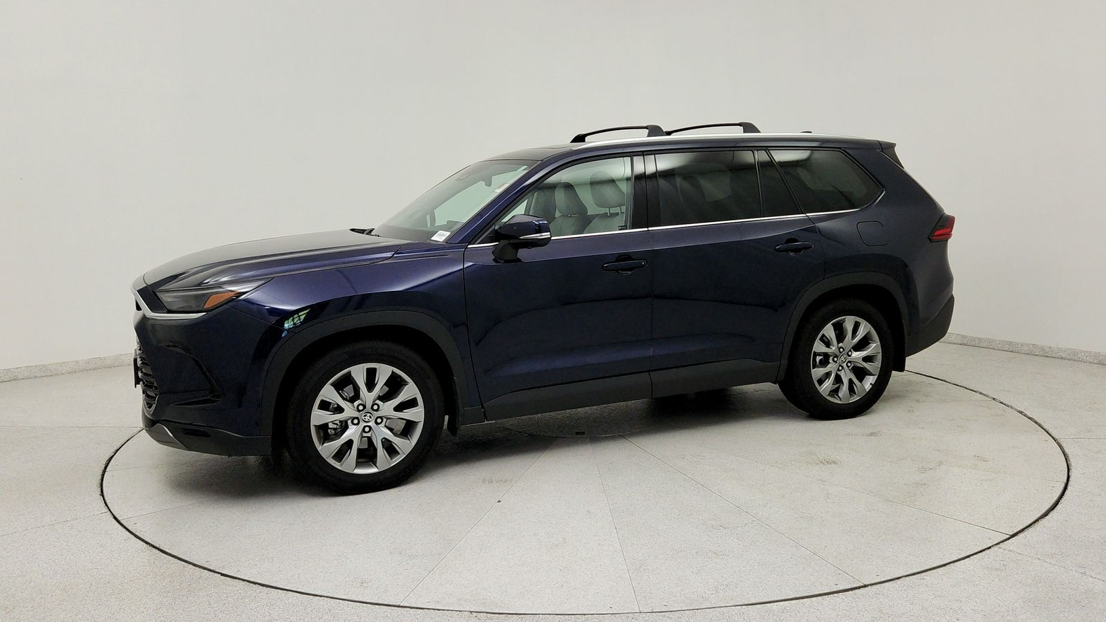 Used 2025  Toyota Limited image 3