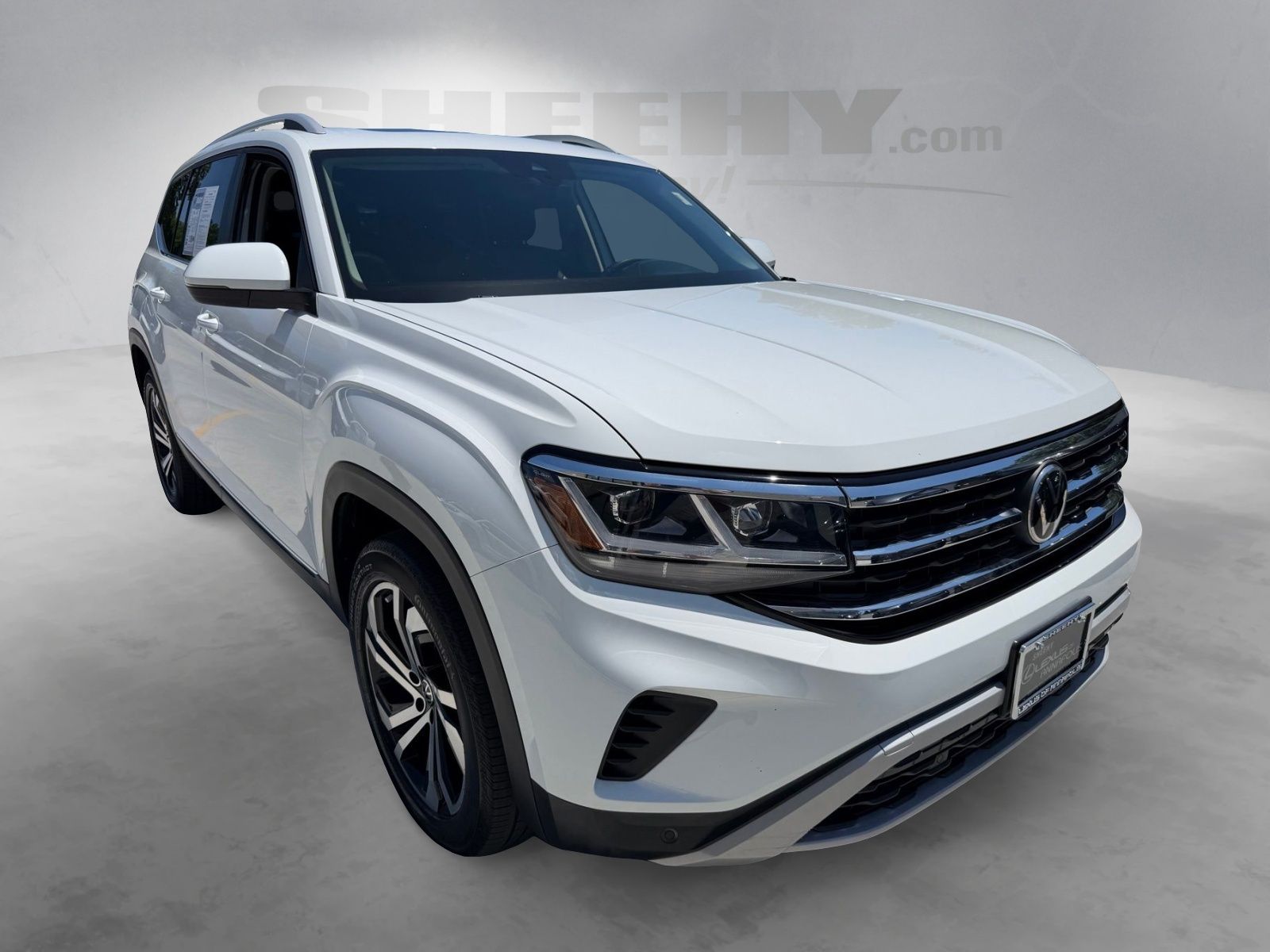 Used 2022  Volkswagen SEL image 2