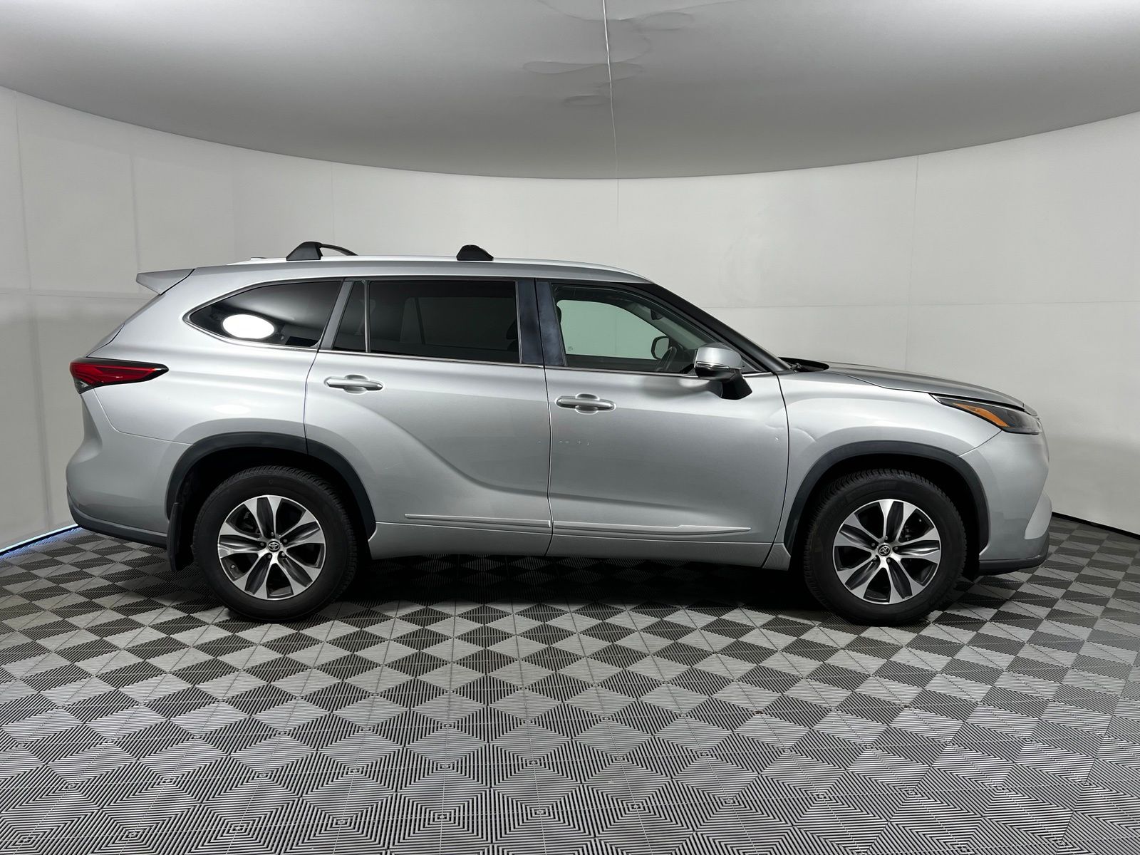 Thumbnail: 2023 Toyota Highlander - 4