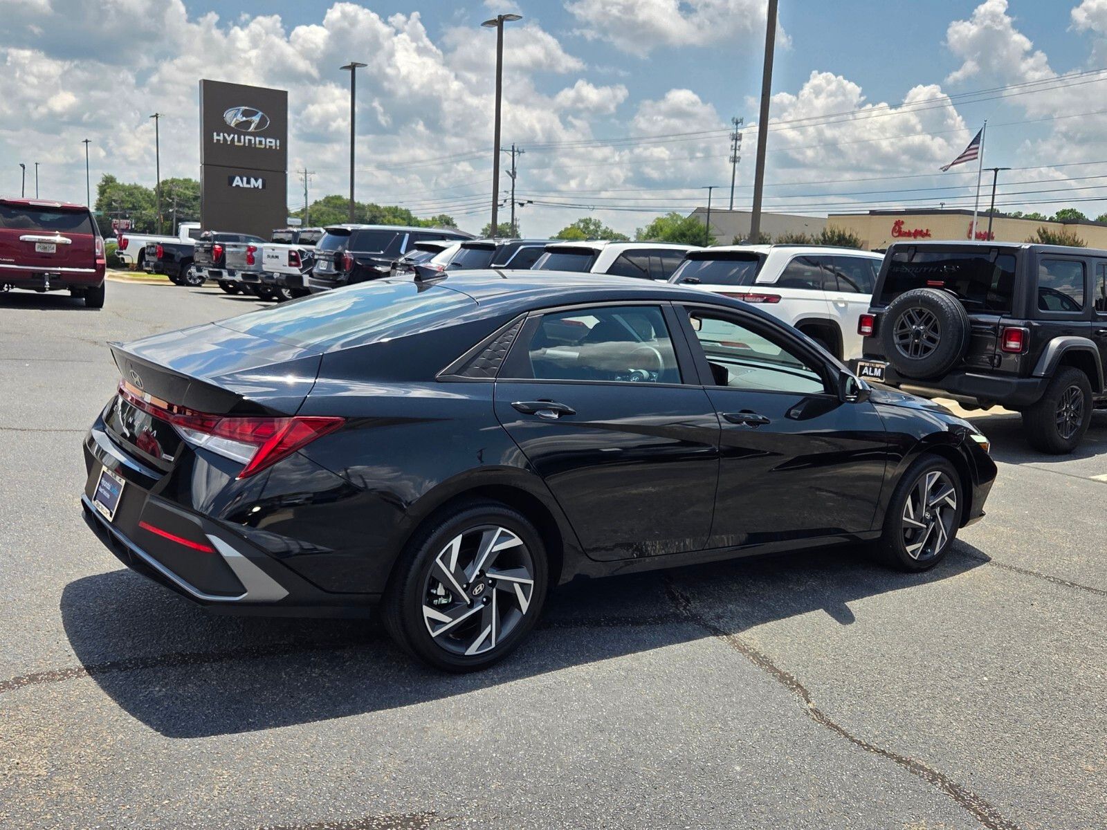 Used 2025 Black Hyundai SEL Sport image 13