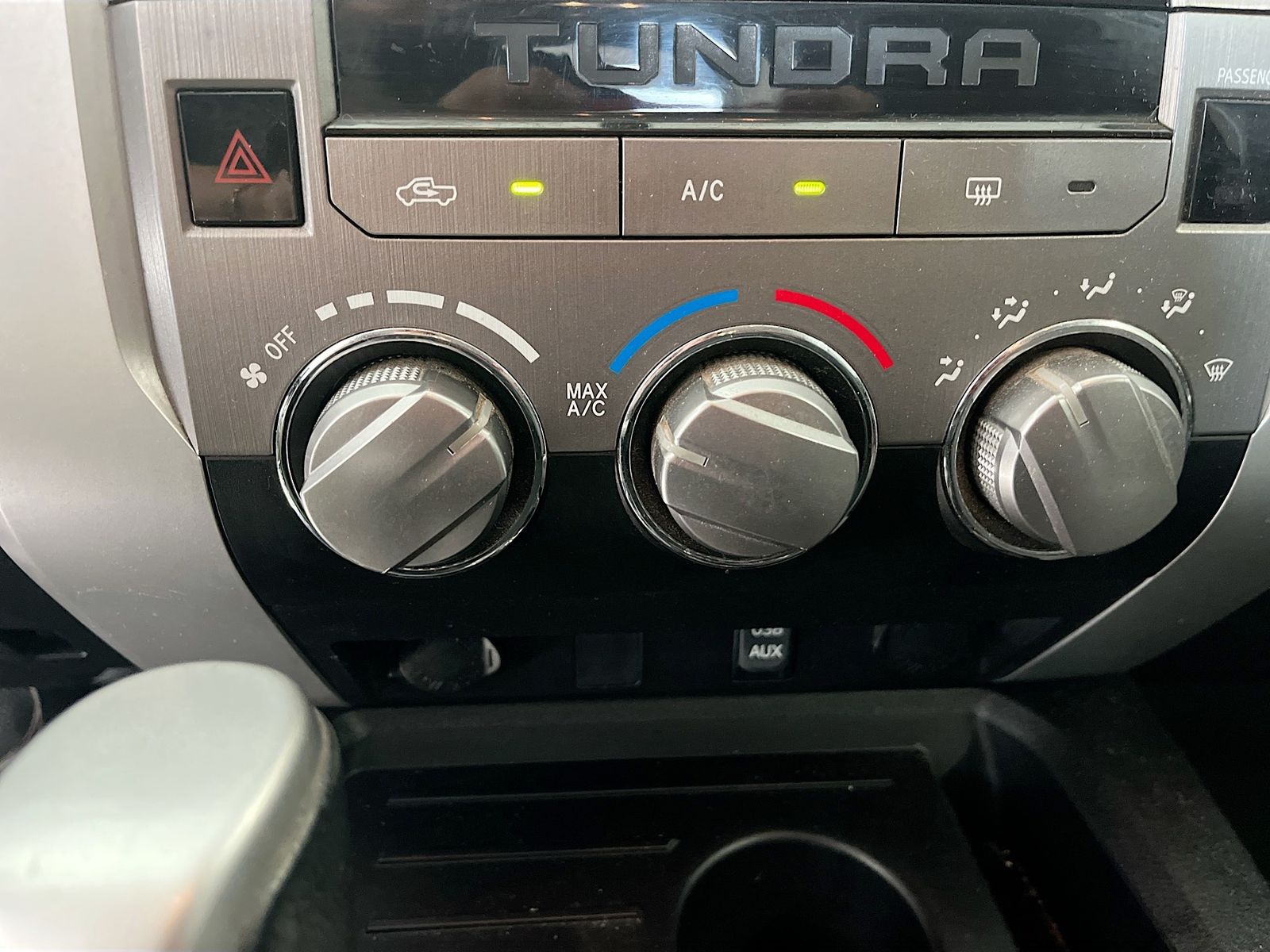 Used 2014 Silver Toyota SR5 image 15