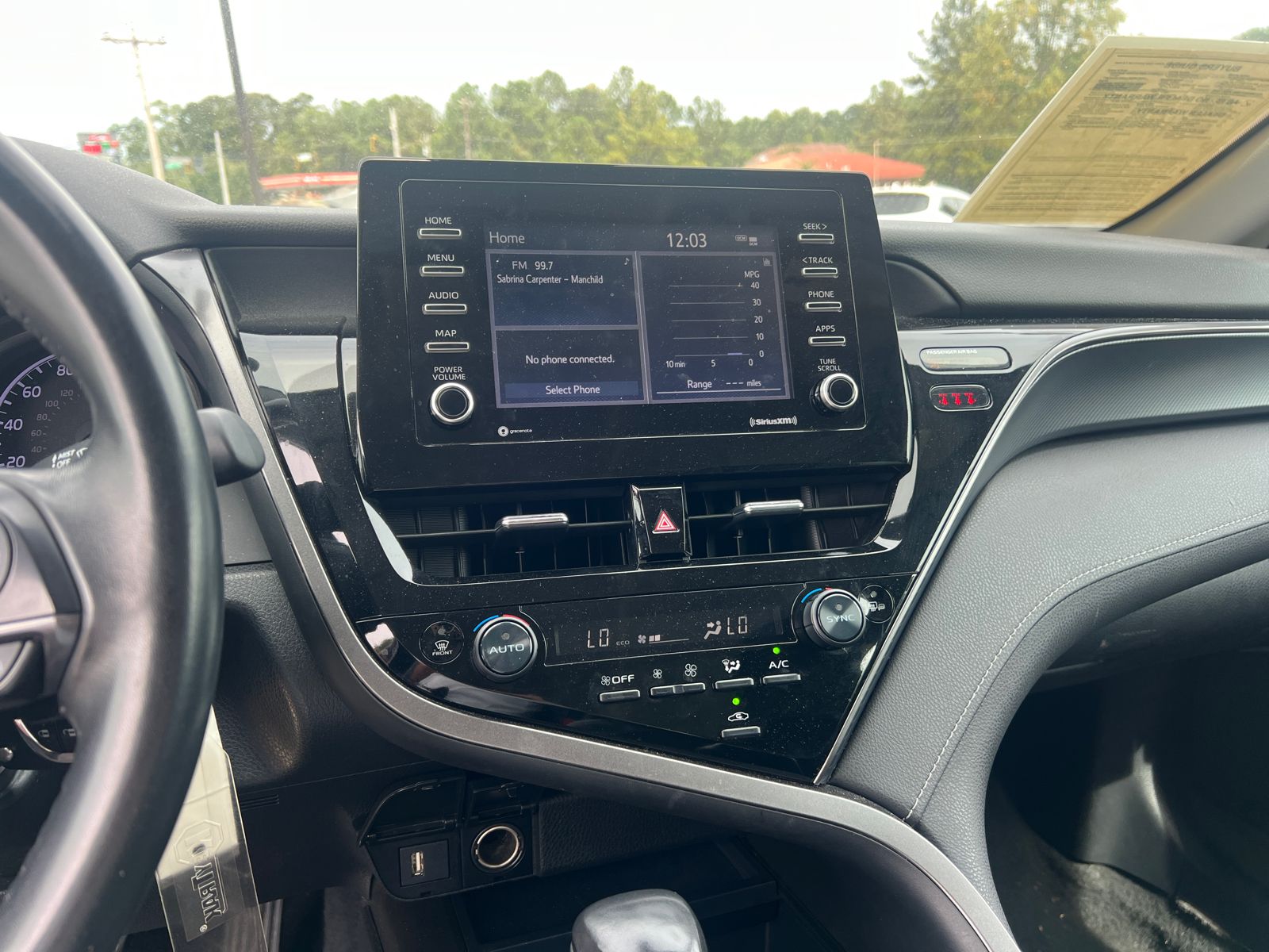 2022 Toyota Camry SE photo 29
