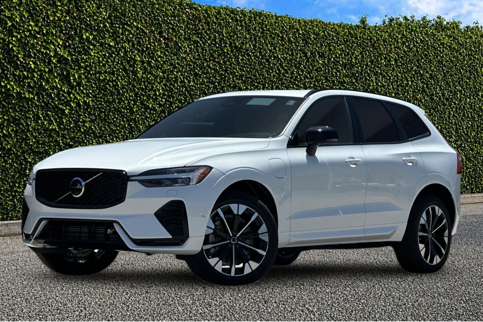2026 Volvo XC60 Plug-In Hybrid T8 Plus