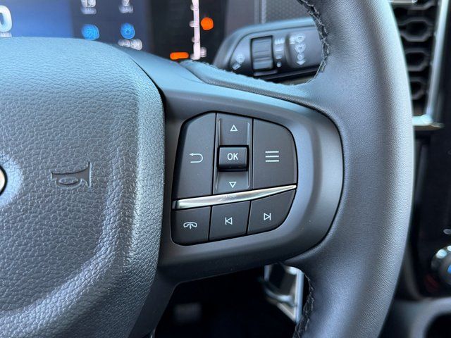 New 2025 Oxford White Ford XLT image 27