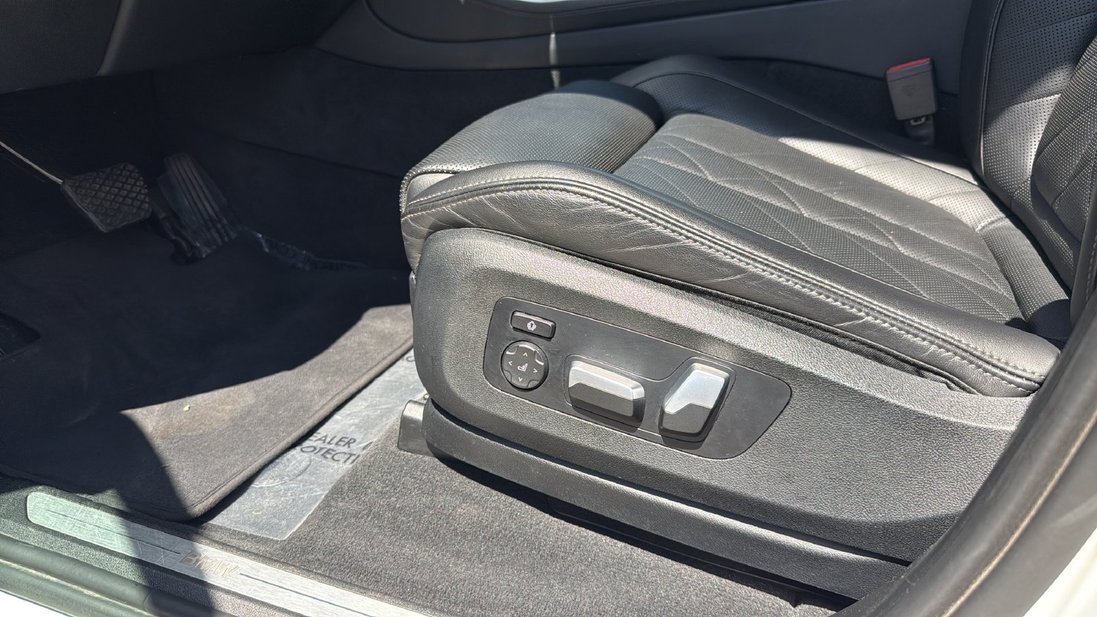 Used 2023 White BMW xDrive45e image 10