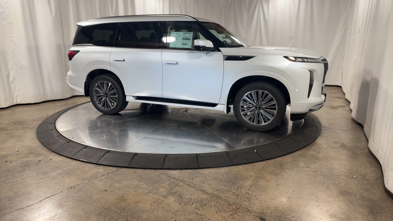 2025 Infiniti QX80 Luxe photo 3