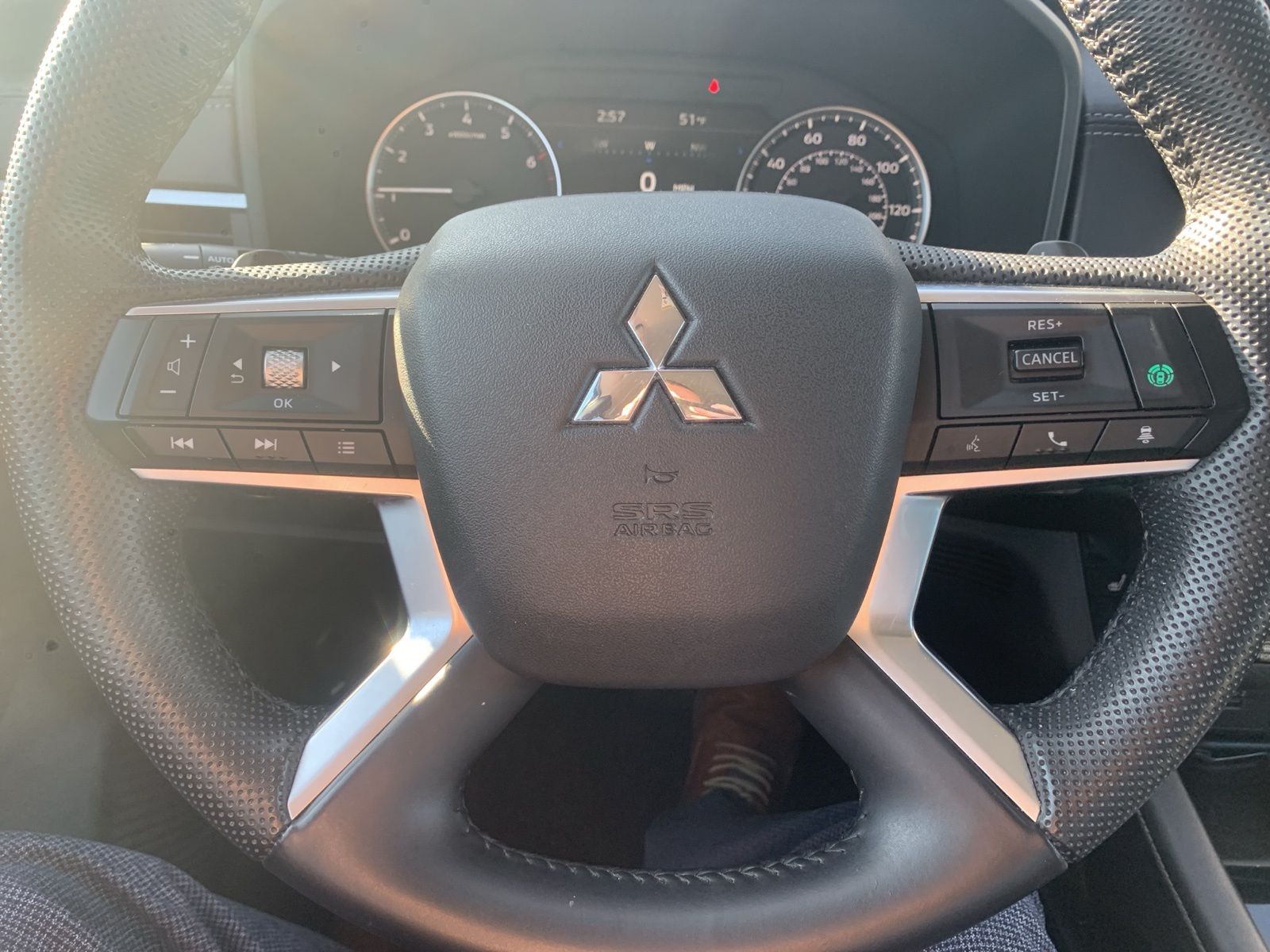 2023 Mitsubishi Outlander SE 16