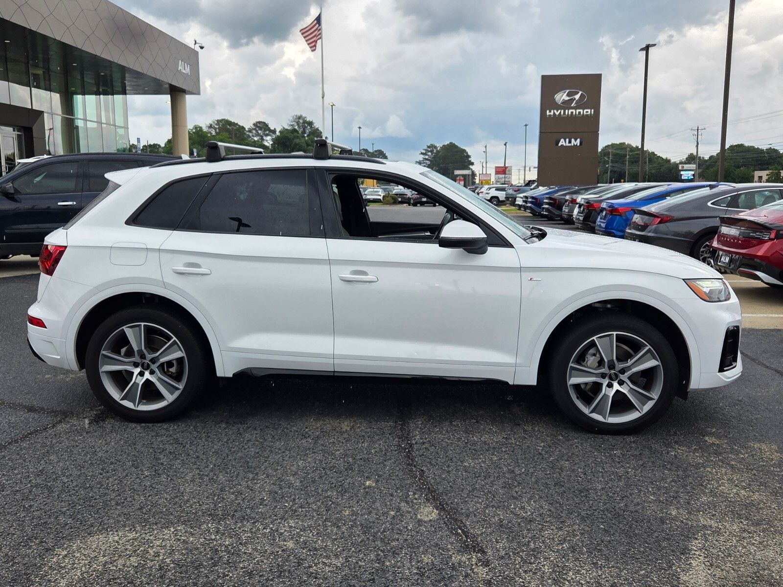 Used 2025 White Audi  image 16