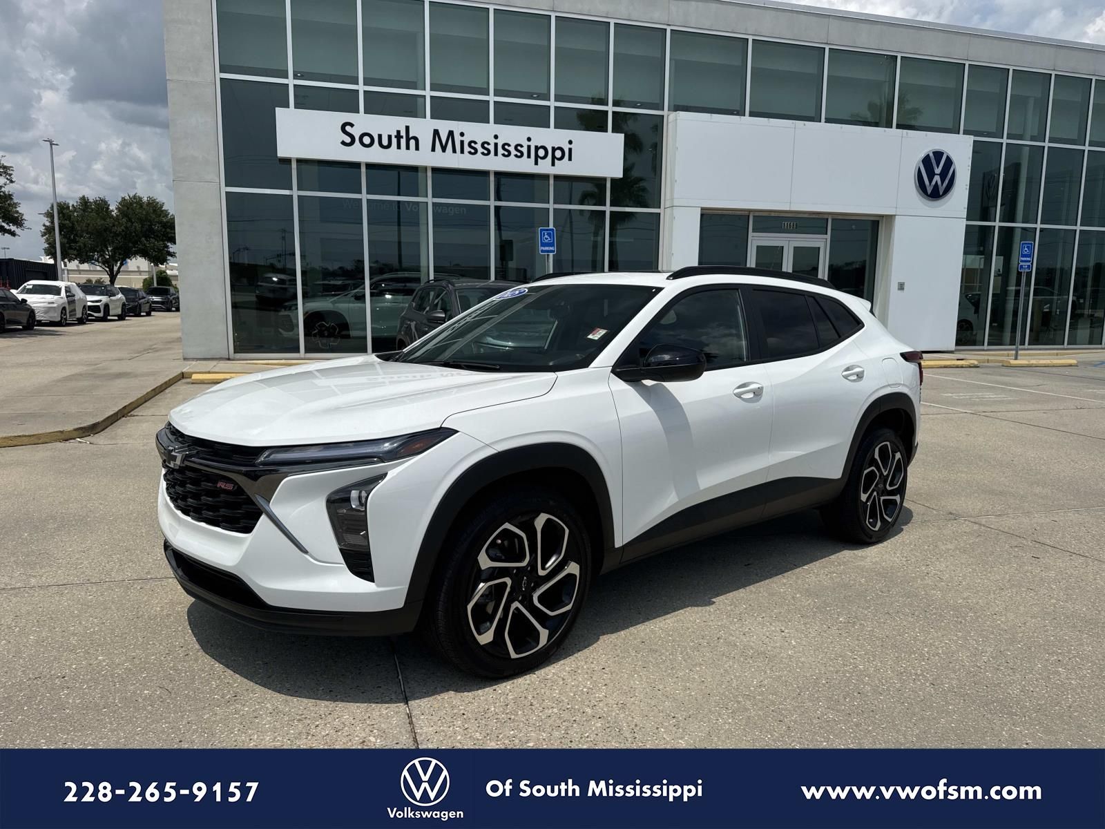 Summit White 2025 Chevrolet Trax SUV / Crossover Front-Wheel Drive 6-Speed Automatic