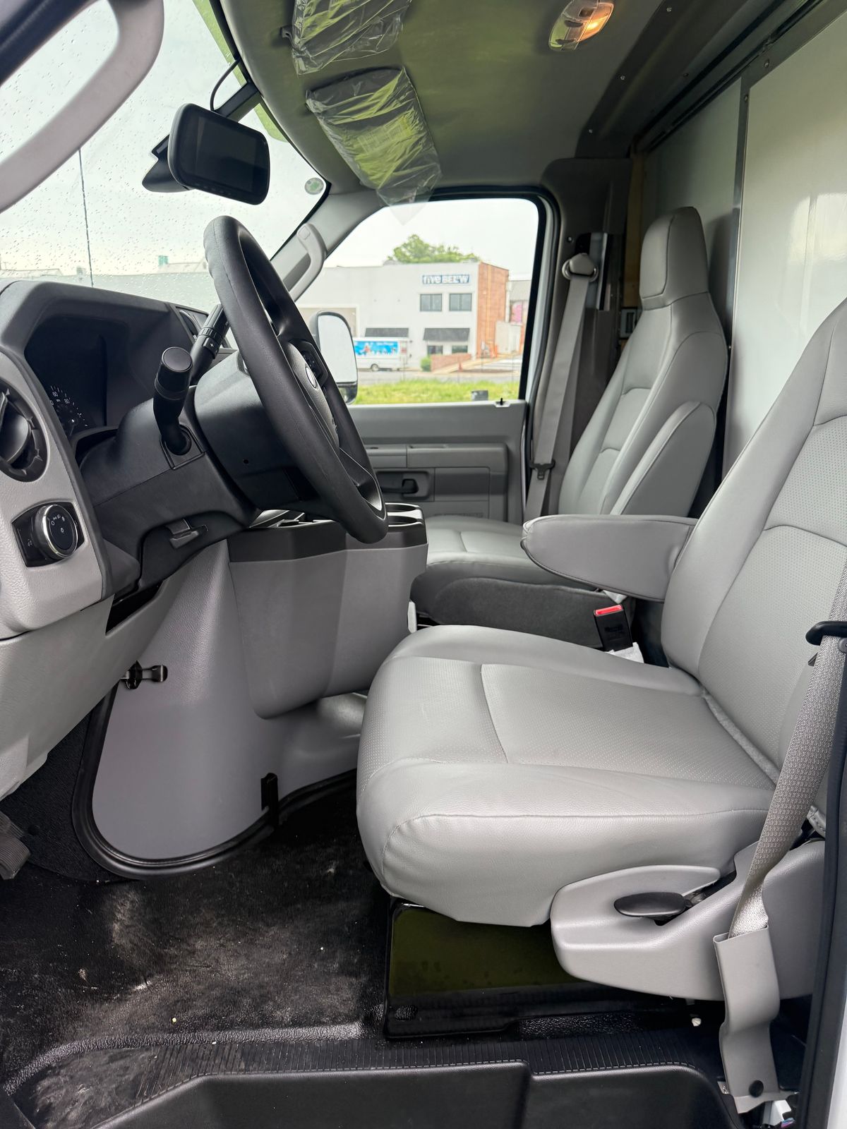 New 2027 Oxford White Ford DRW image 4