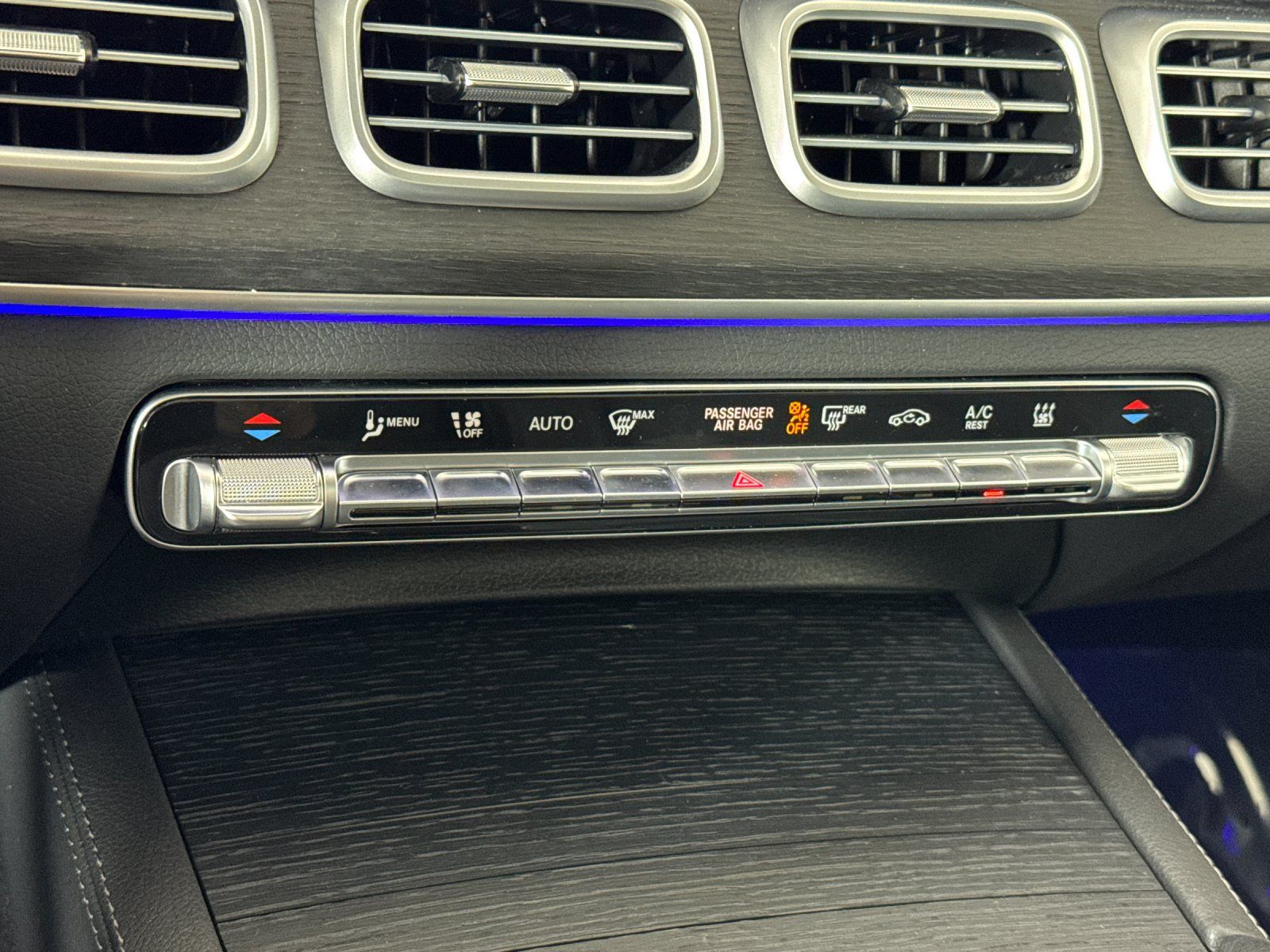 2025 Mercedes-Benz GLE GLE 450e — full photo 21 of 29