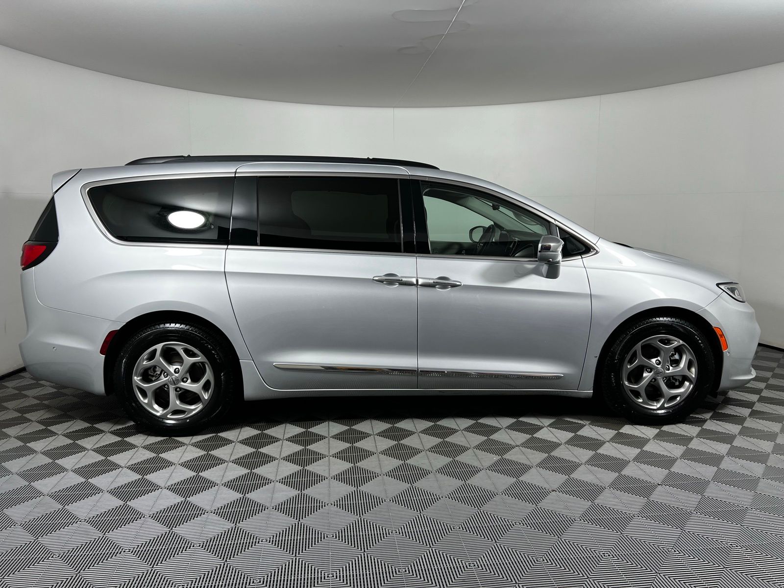 2022 Chrysler Pacifica Limited 4
