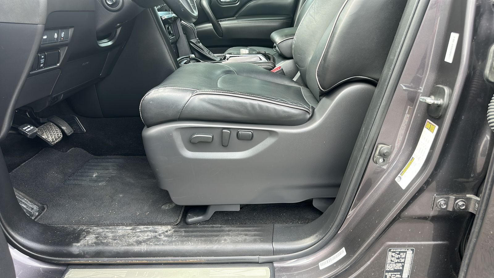2022 INFINITI QX80 - Photo 10