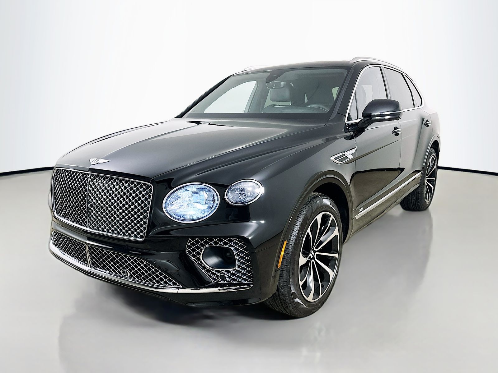 Black 2022 Bentley Bentayga V8 AWD SUV / Crossover All-Wheel Drive 8-Speed Automatic