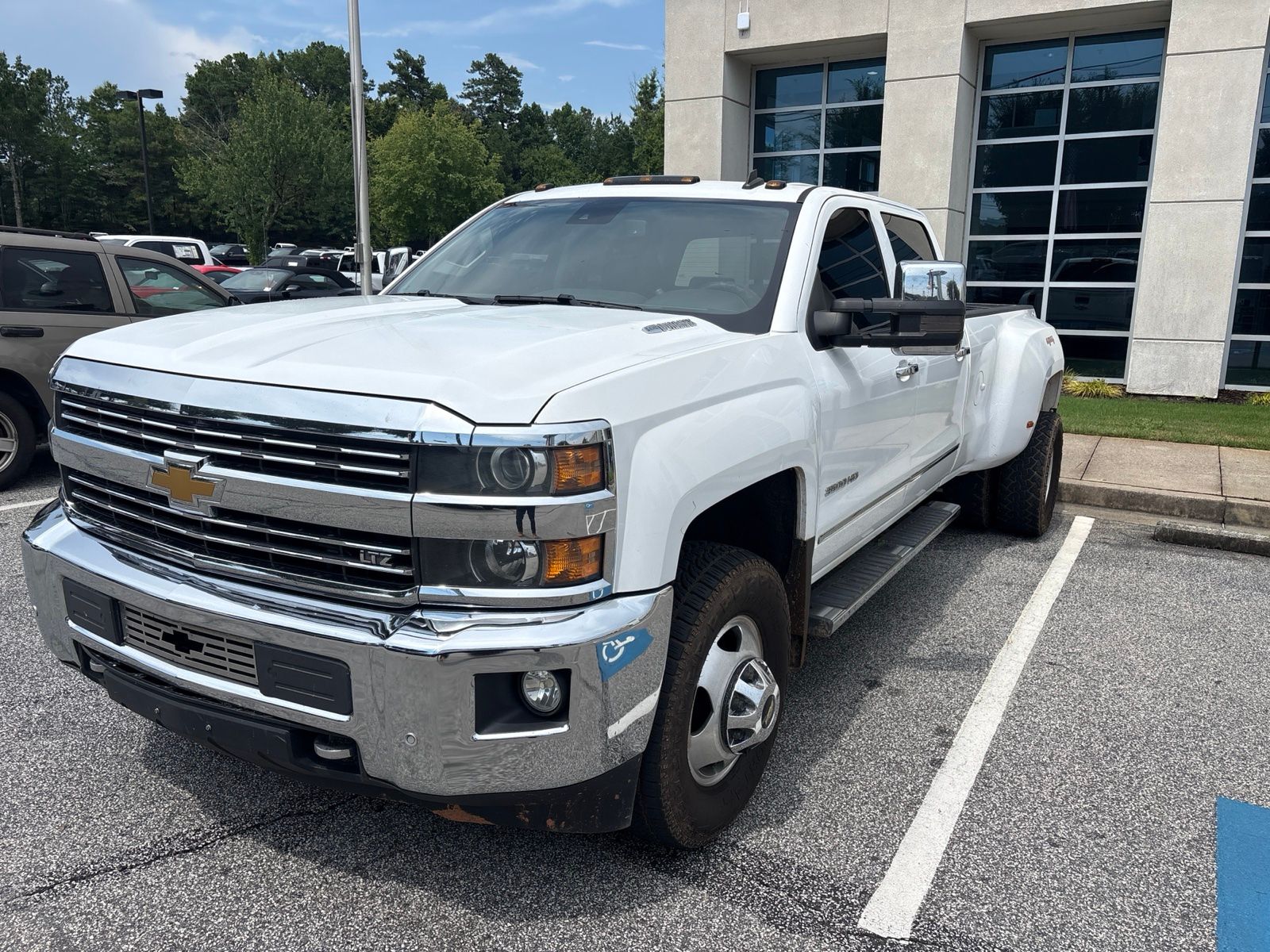 Summit White 2015 Chevrolet Silverado 3500HD Pickup Truck Four-Wheel Drive 6-Speed Automatic