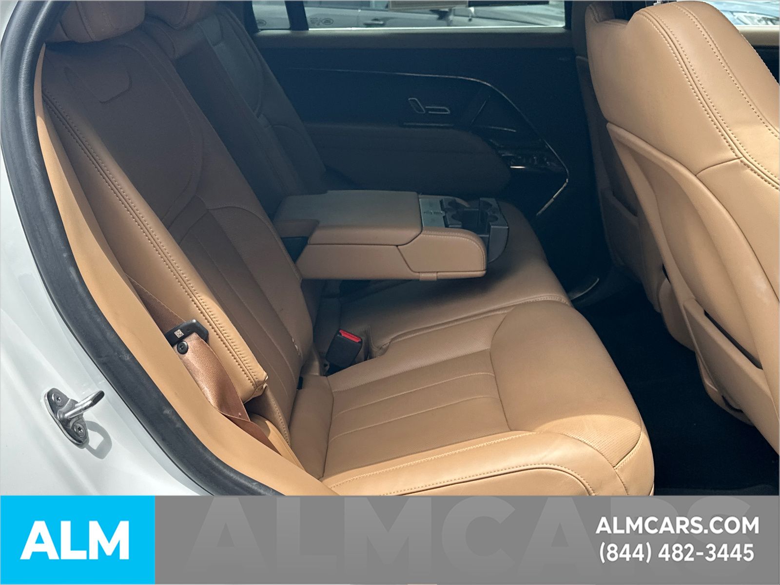 Used 2023 White Land Rover SE image 17