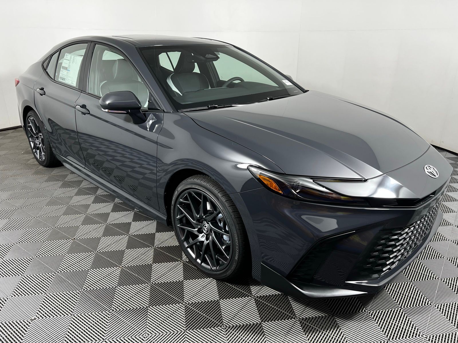 2025 Toyota Camry SE 3
