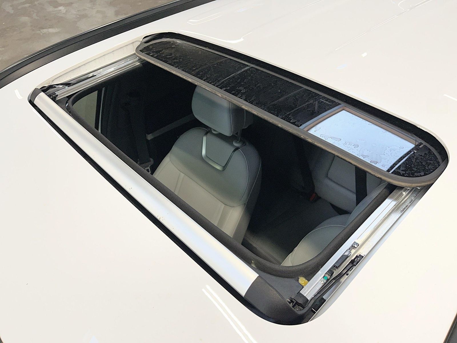 Used 2025 White Hyundai Limited image 23
