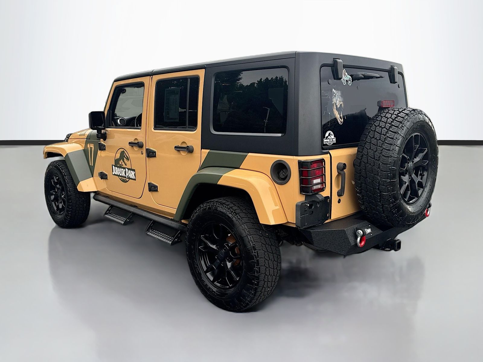 Used 2013 Beige Jeep Unlimited Sahara image 5