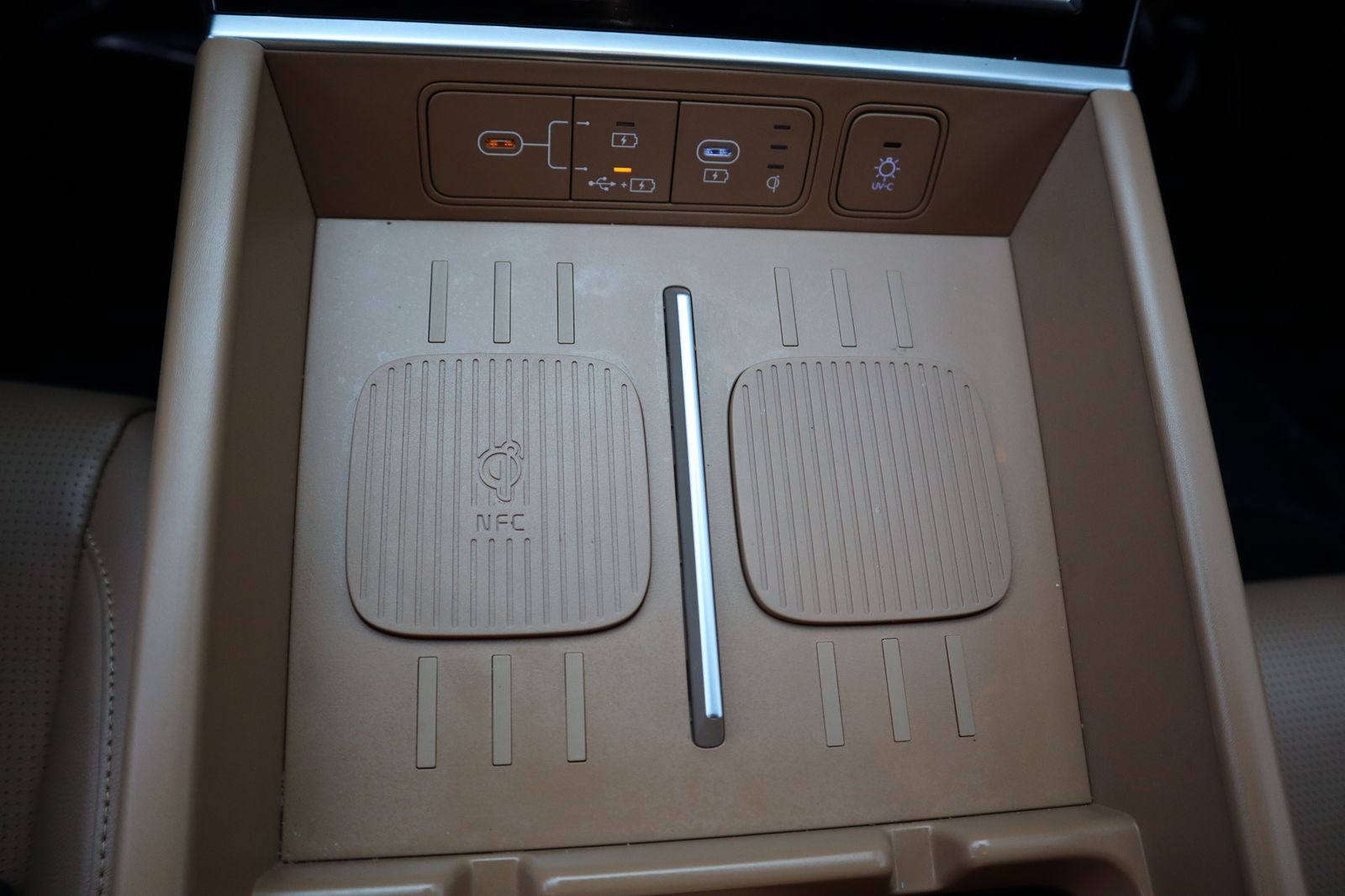 Used 2025 White Hyundai Limited image 33