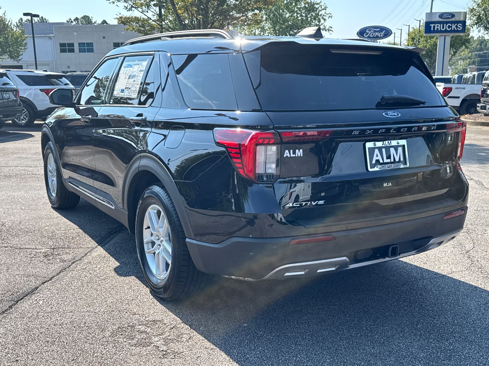 2025 Ford Explorer photo 5