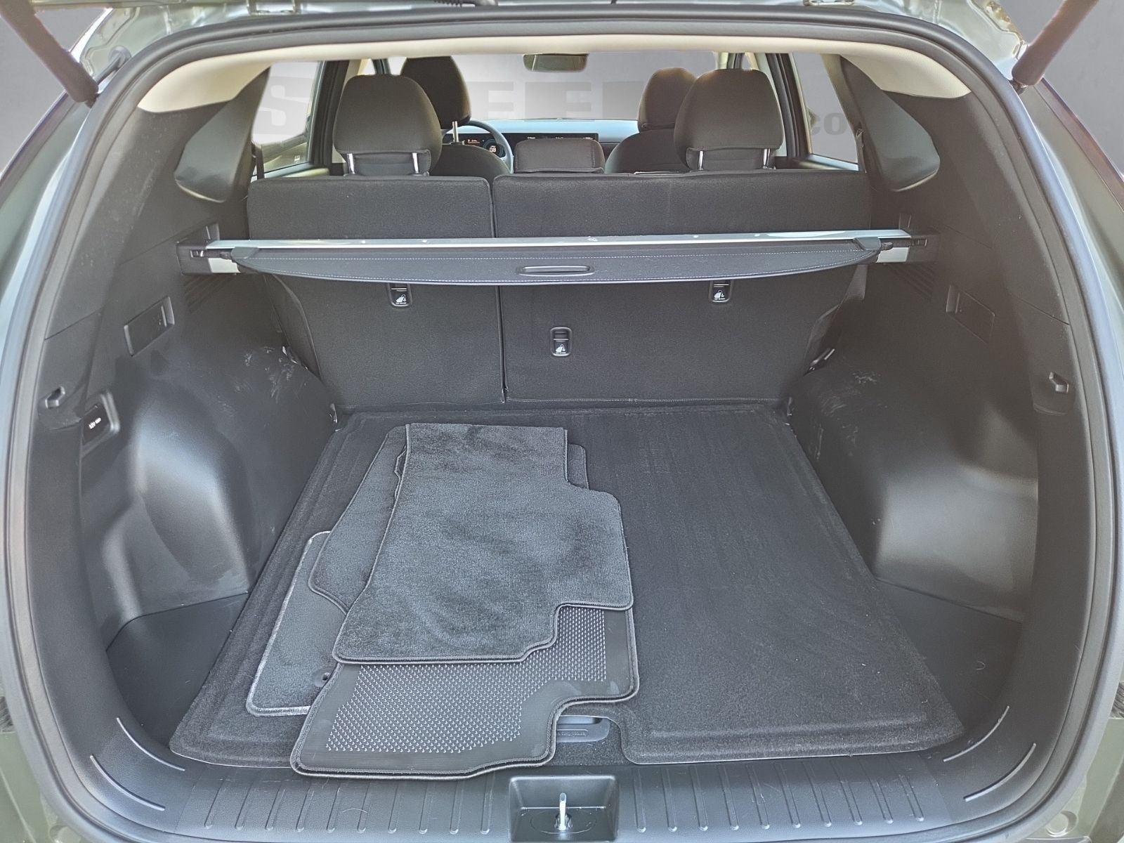 Used 2025 Green Hyundai SEL image 28