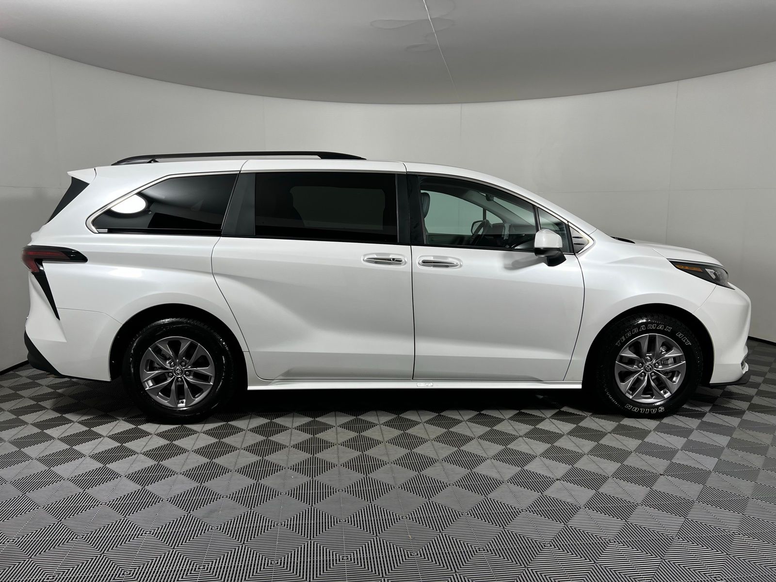 Thumbnail: 2024 Toyota Sienna - 4