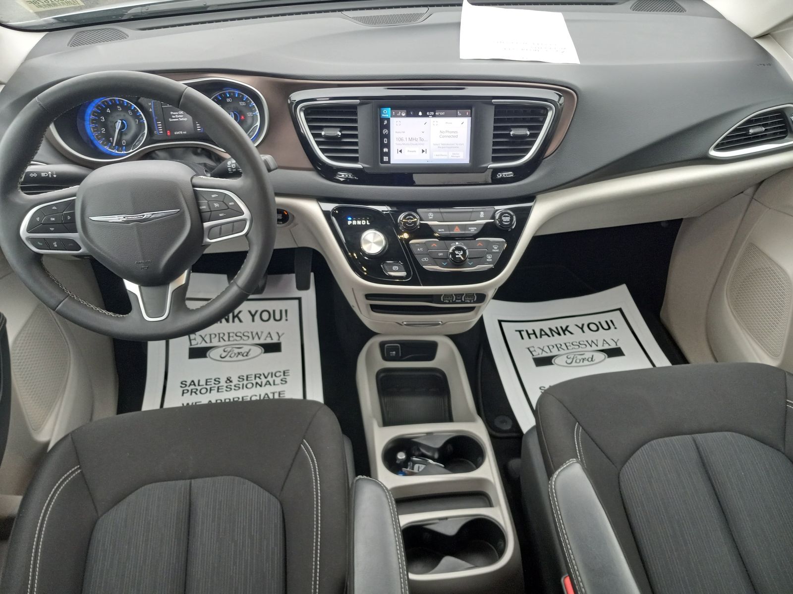 2023 Chrysler Voyager image 17