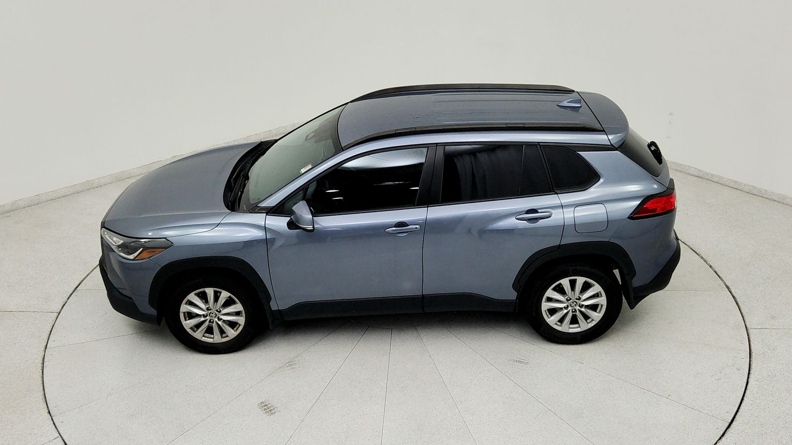 Used 2023  Toyota LE image 17