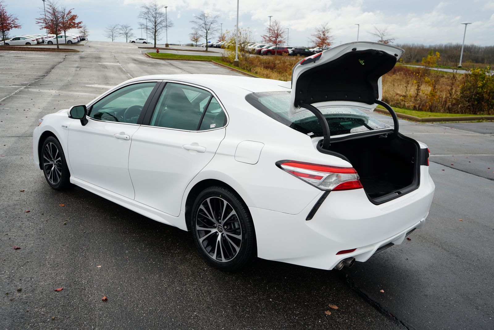 2020 Toyota Camry Hybrid SE 26