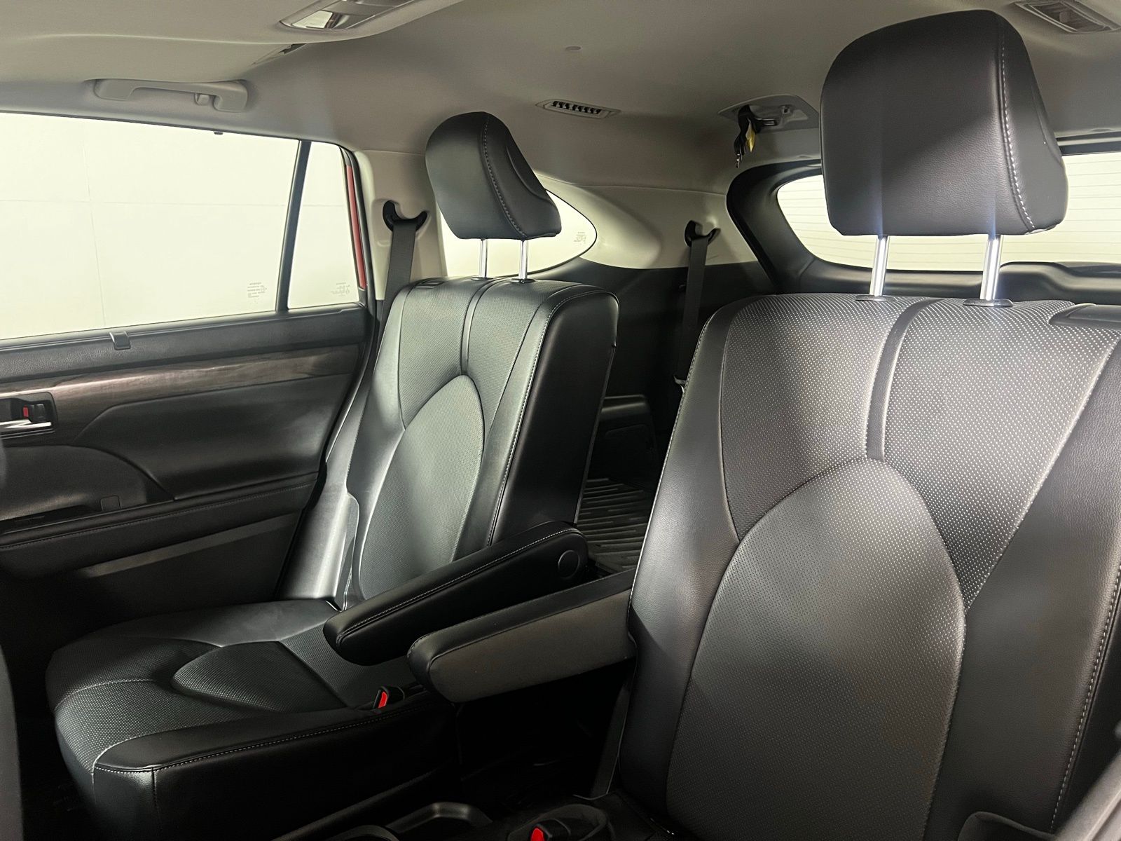 Thumbnail: 2023 Toyota Highlander - 16