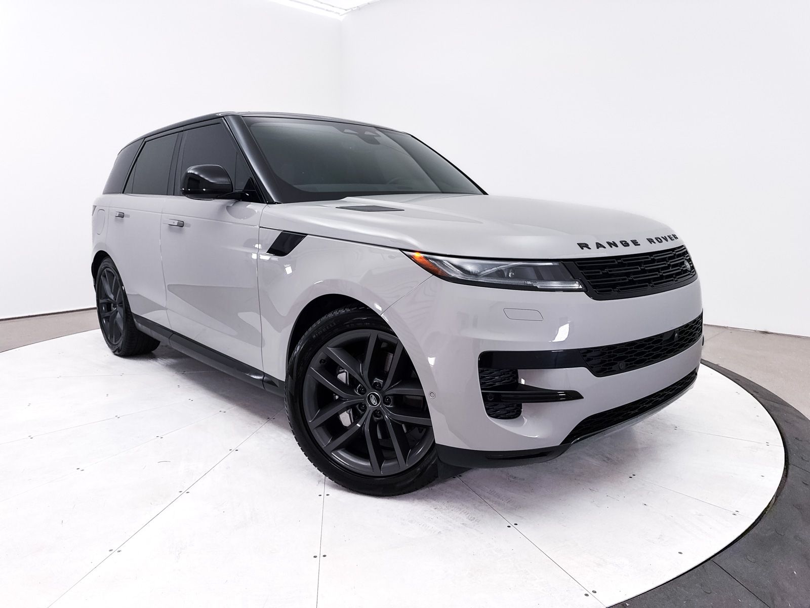 2024 Land Rover Range Rover Sport SE