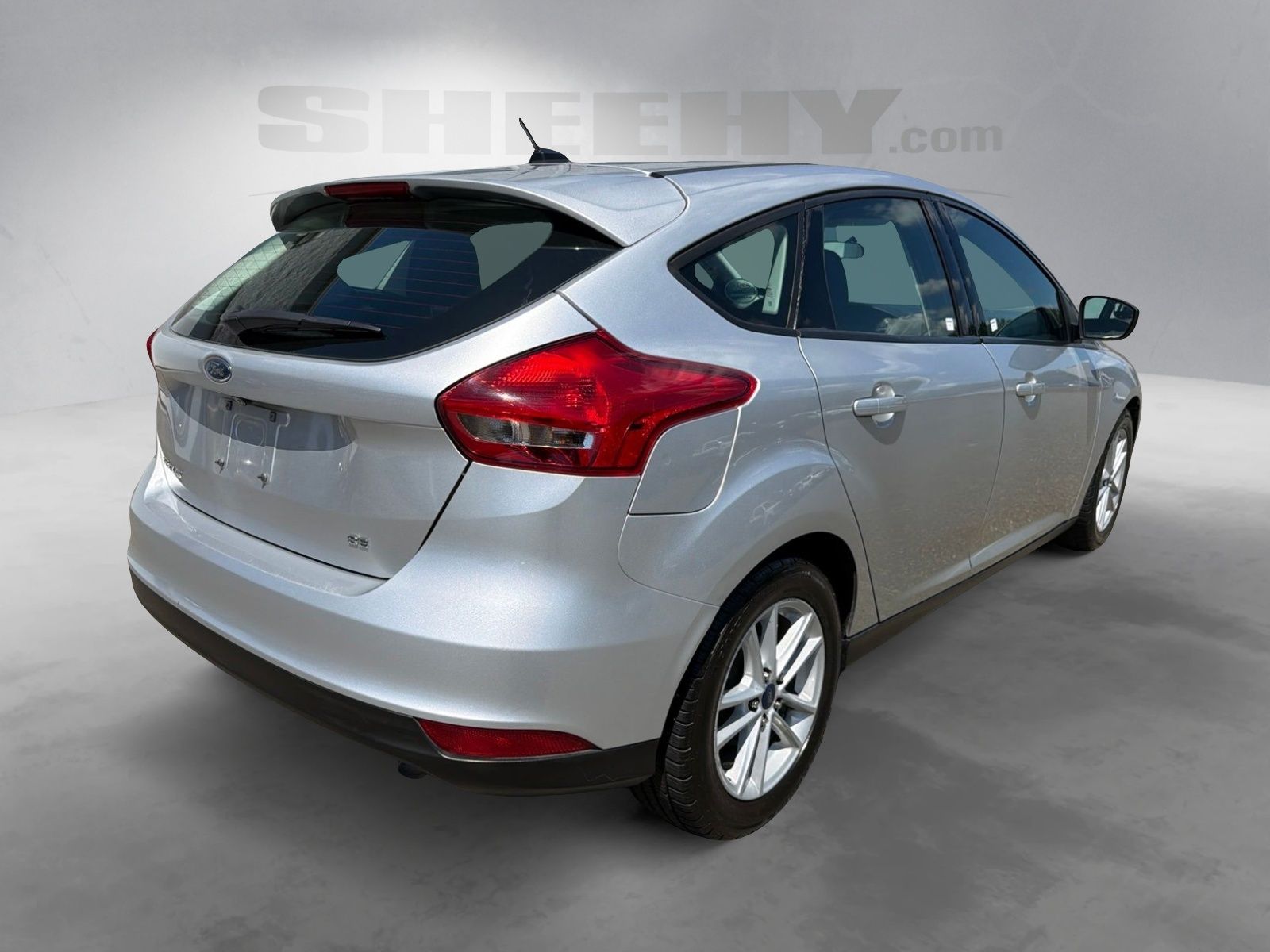 Used 2018 Ingot Silver Ford SE image 14