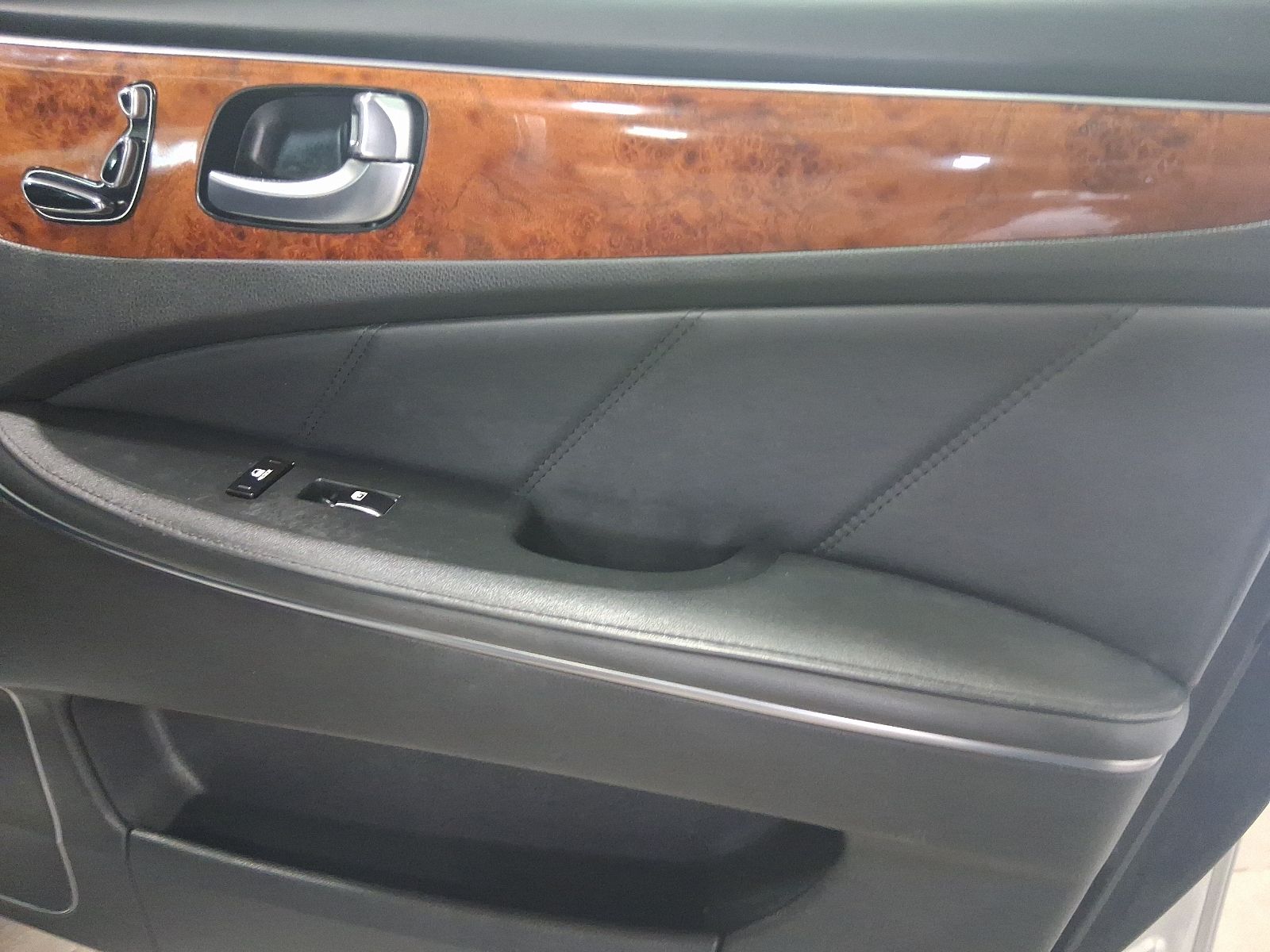Used Car 2014 Hyundai Equus  Signature For Sale Under $15,000 In Austin, Texas