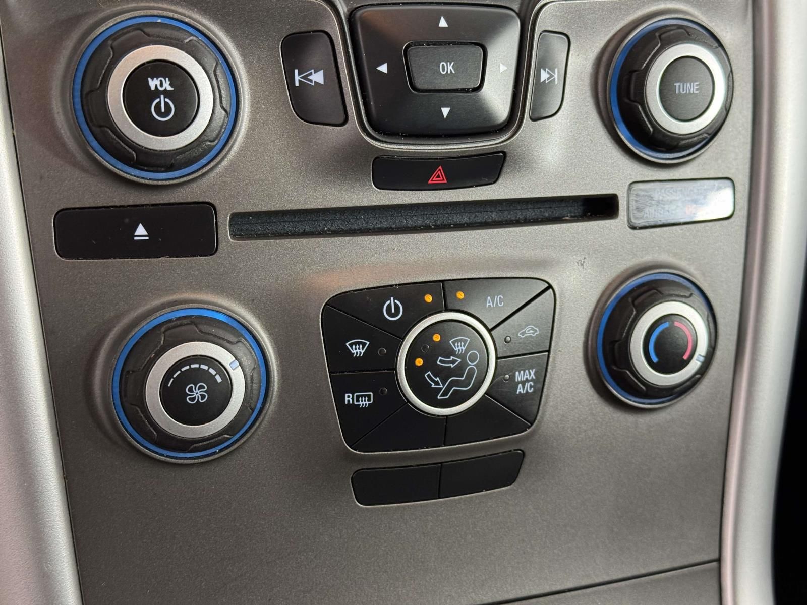Used 2013 Silver Ford SE image 18
