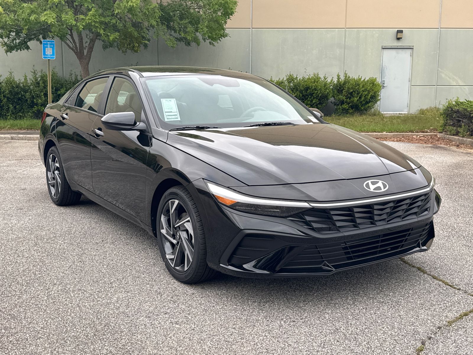 2025 Hyundai Elantra SEL Sport photo 3