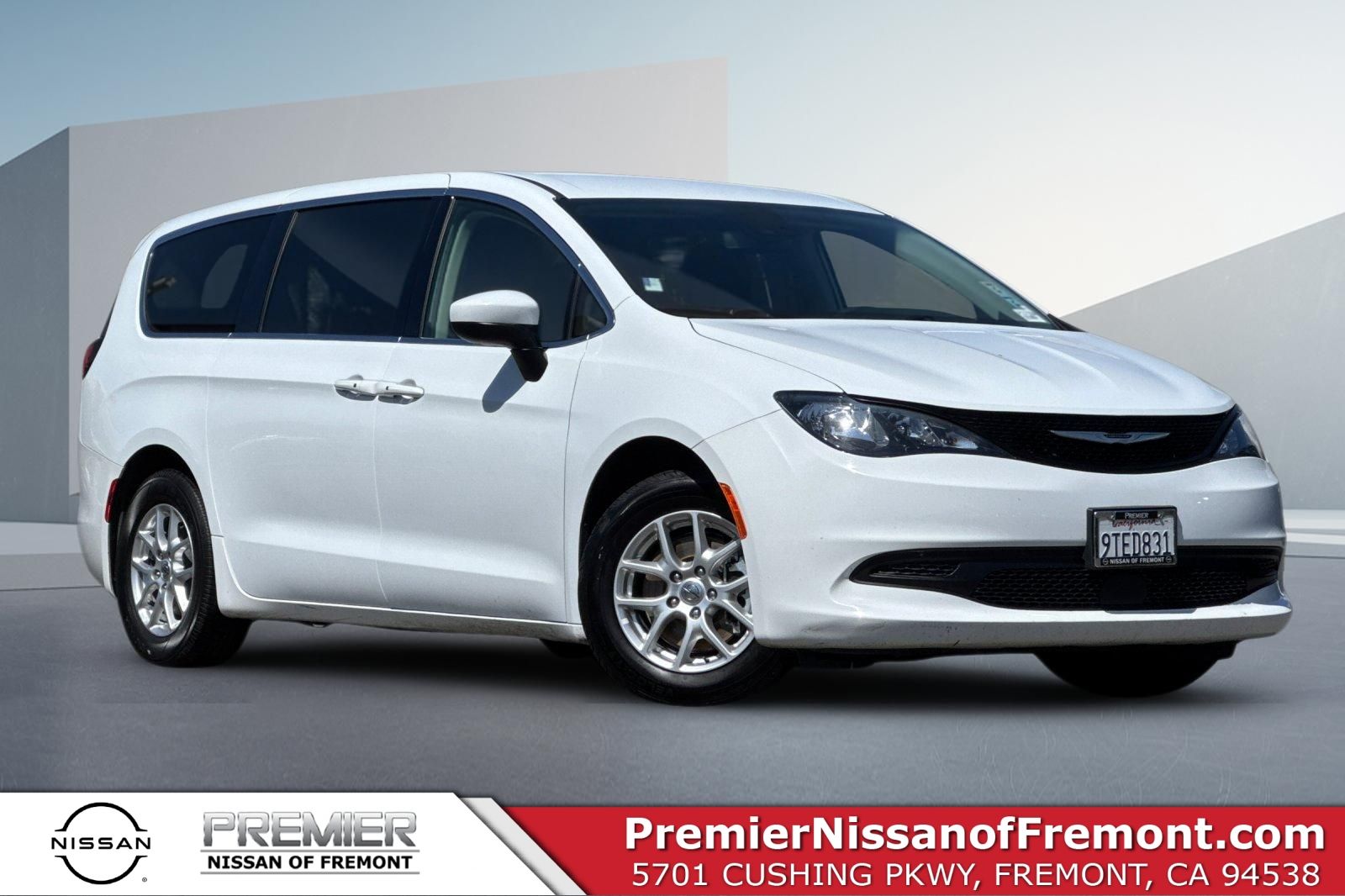 2023 Chrysler Voyager LX's photo