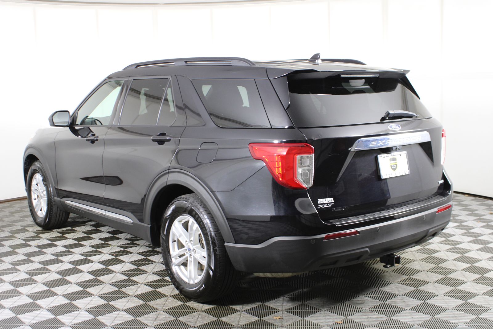 View vehicle photo 4