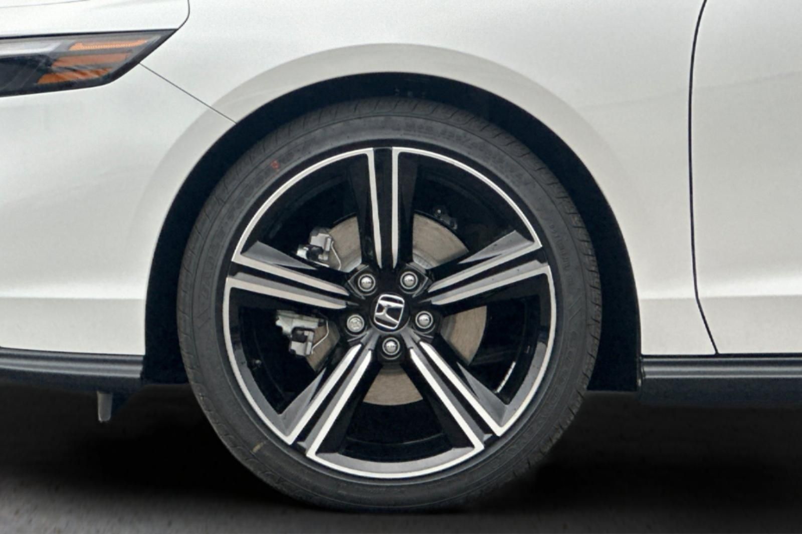 New 2026 PLATINUM WHT PR Honda Sport image 30