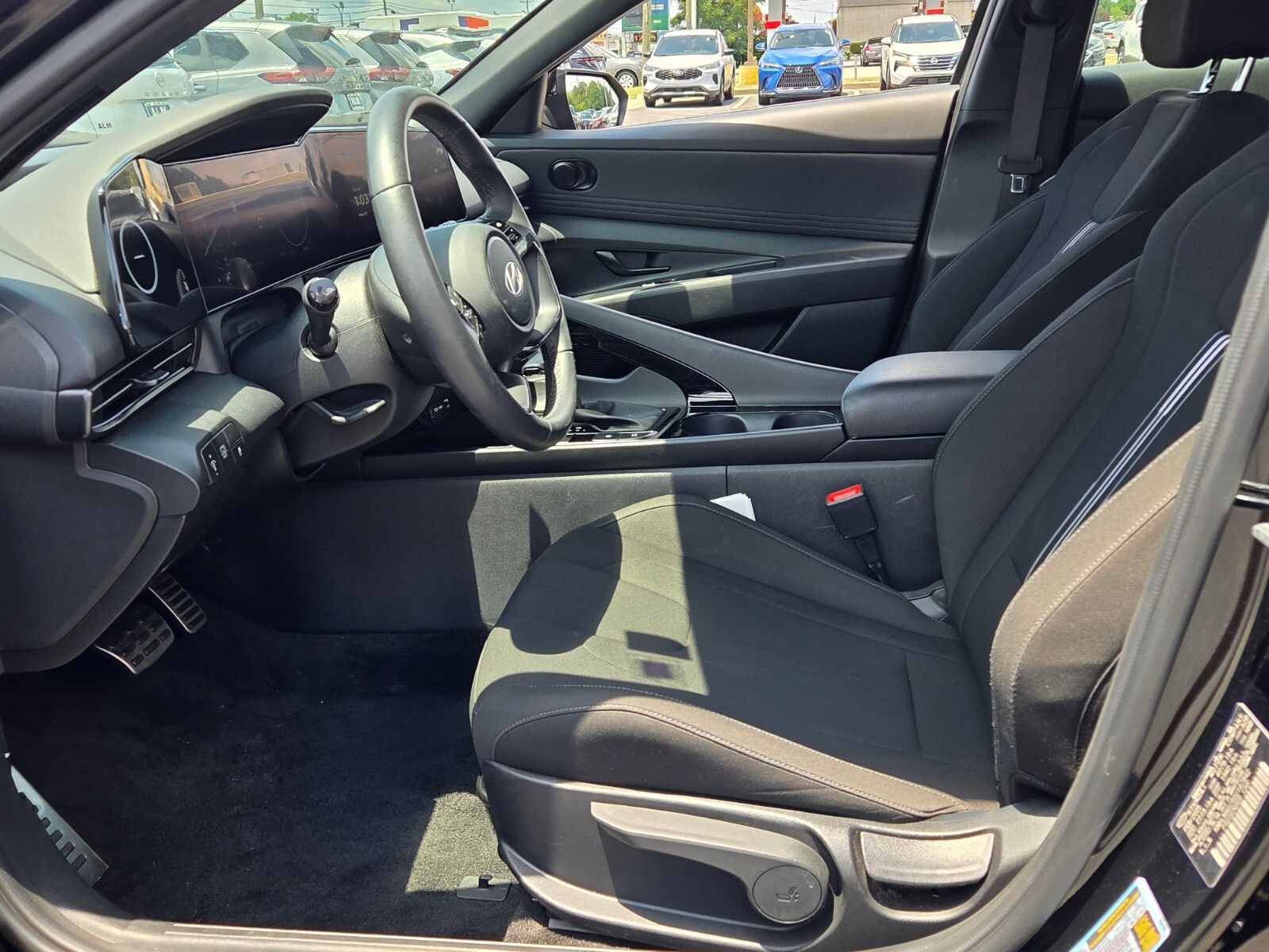 Used 2025 Black Hyundai SEL Sport image 5
